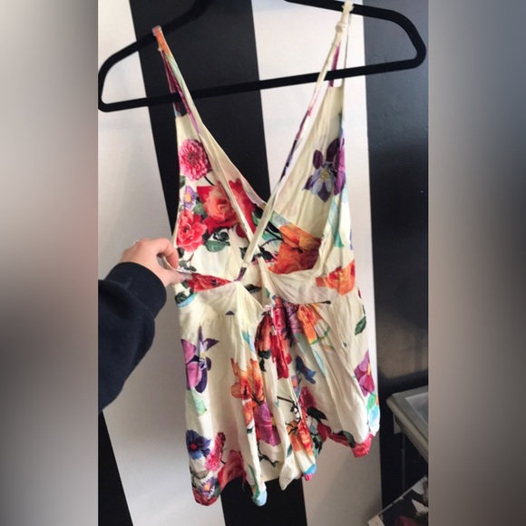 Floral backless romper - Picture 6 of 6